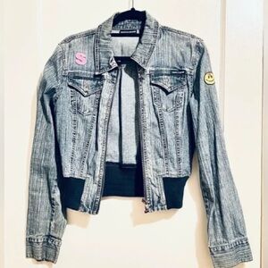 Trendy Blue Denim Jacket with Patches